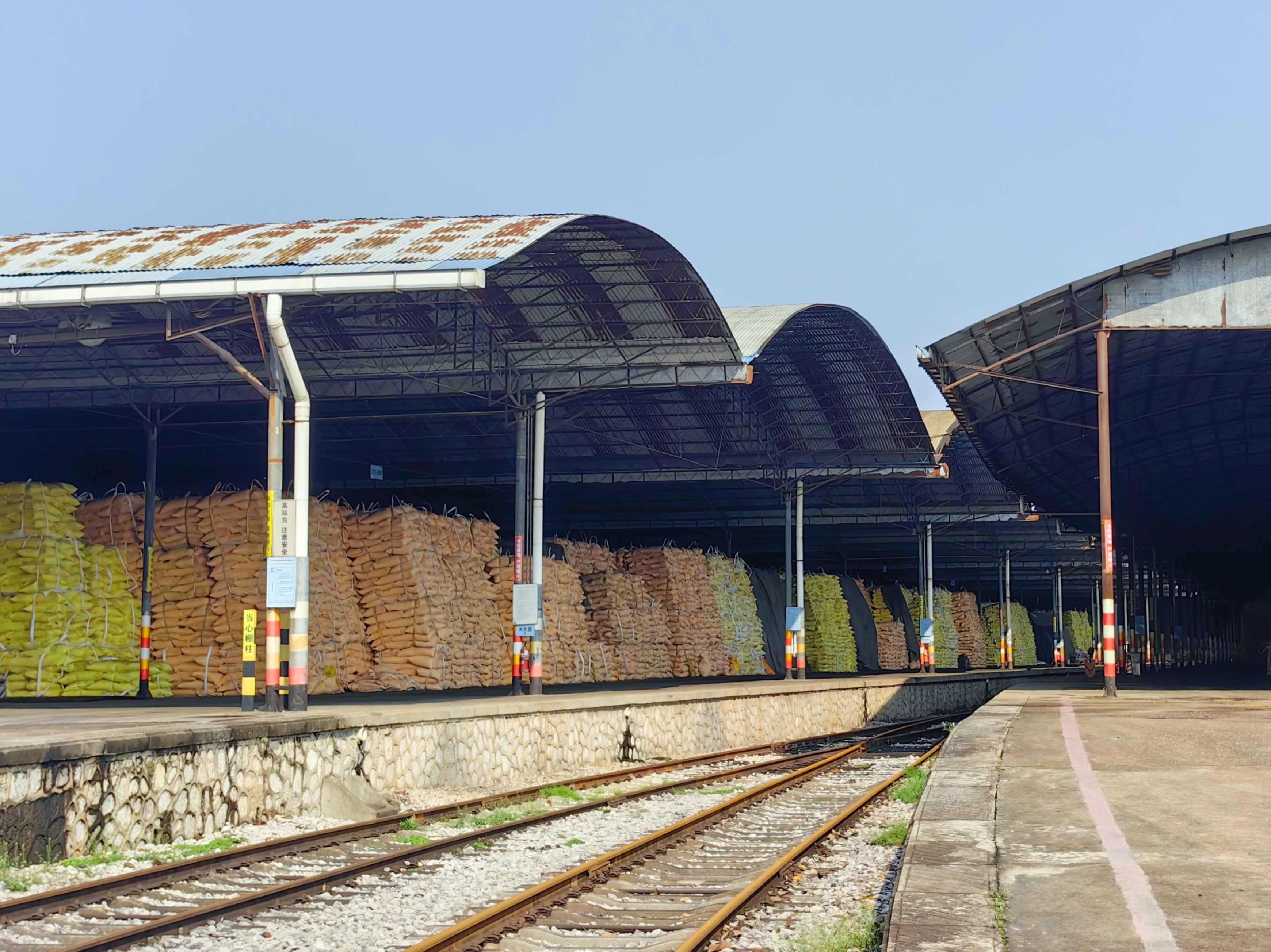 奮戰(zhàn)三季度 | 石化柳州公司：倉(cāng)儲(chǔ)庫(kù)存雙增破局市場(chǎng)，服務(wù)升級(jí)引客共贏(yíng)